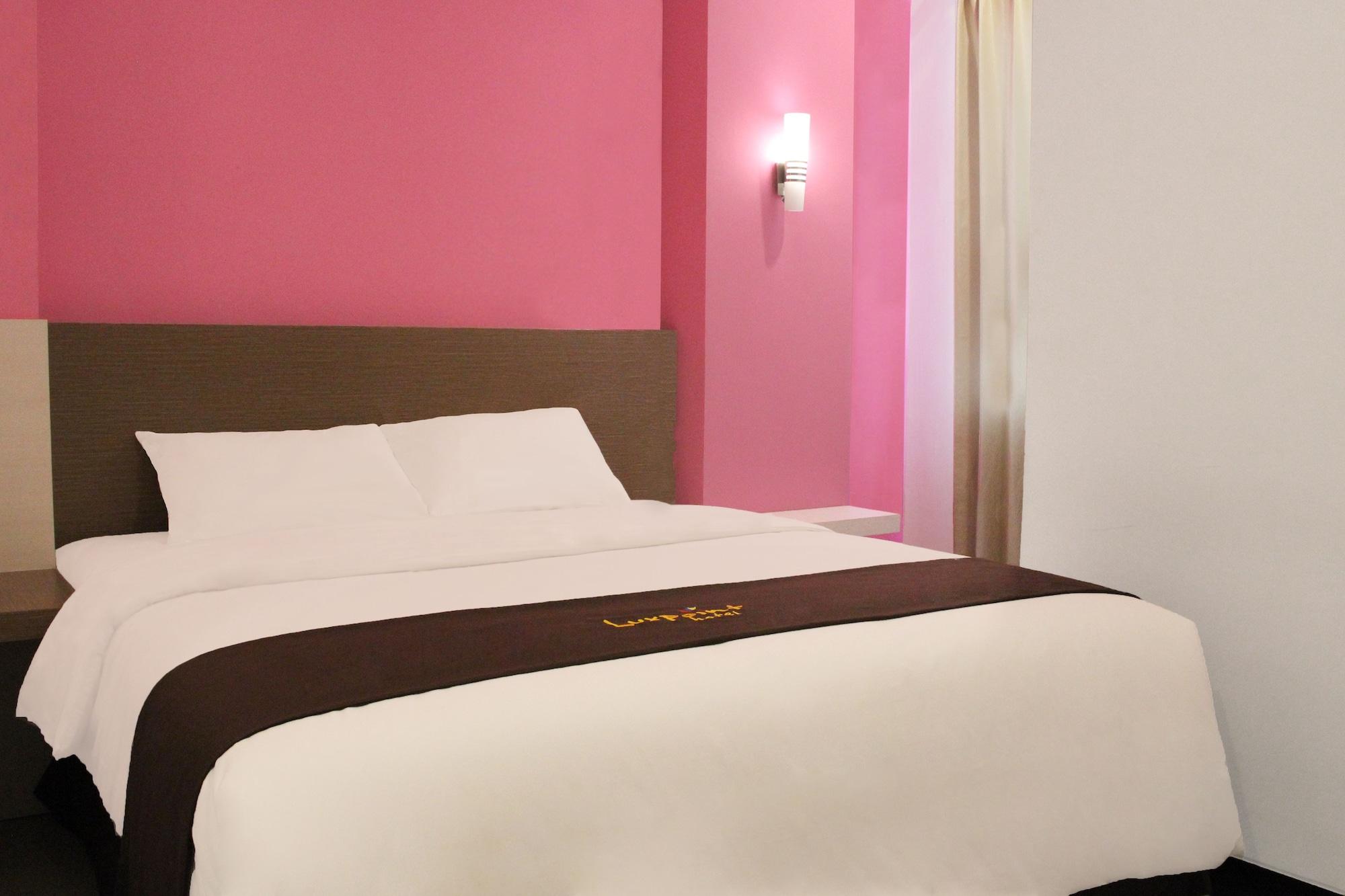 Luxpoint Hotel Baratajaya Сурабая Экстерьер фото