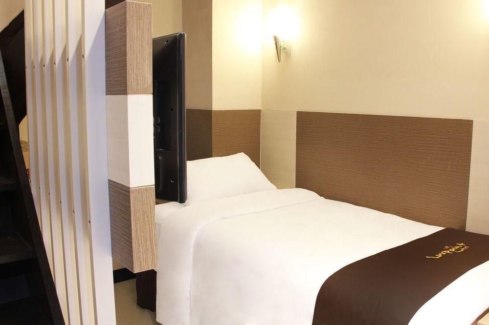 Luxpoint Hotel Baratajaya Сурабая Экстерьер фото