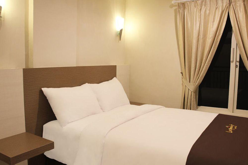 Luxpoint Hotel Baratajaya Сурабая Экстерьер фото