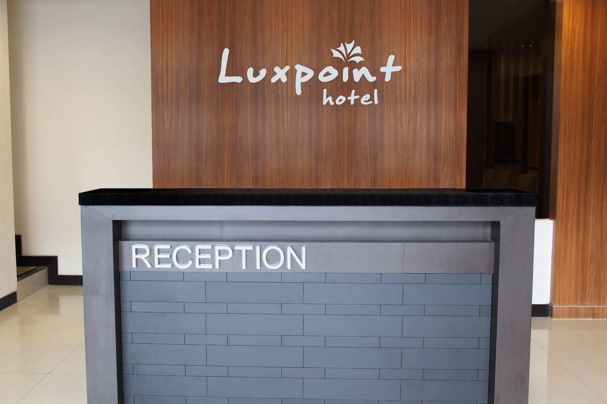 Luxpoint Hotel Baratajaya Сурабая Экстерьер фото